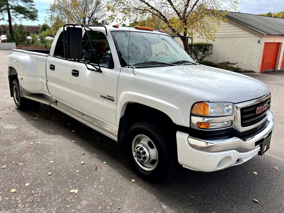 2005 GMC Sierra Heavy Duty 2nd Gen - Image 17 of 31