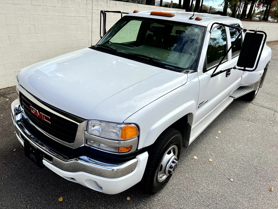 2005 GMC Sierra Heavy Duty 2nd Gen - Image 3 of 31