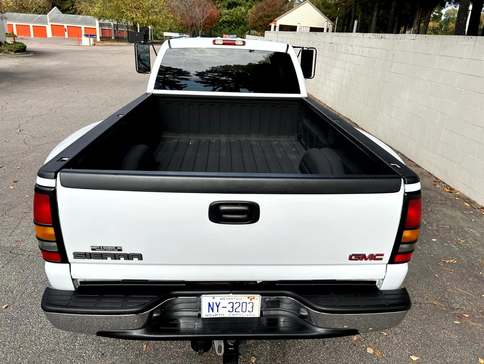 2005 GMC Sierra Heavy Duty 2nd Gen - Image 11 of 31