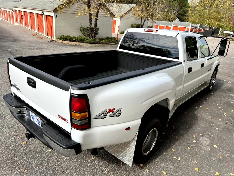 2005 GMC Sierra Heavy Duty 2nd Gen - Image 14 of 31