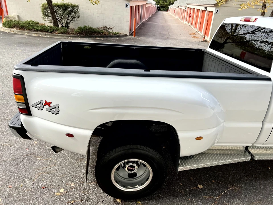 2005 GMC Sierra Heavy Duty 2nd Gen - Image 29 of 31
