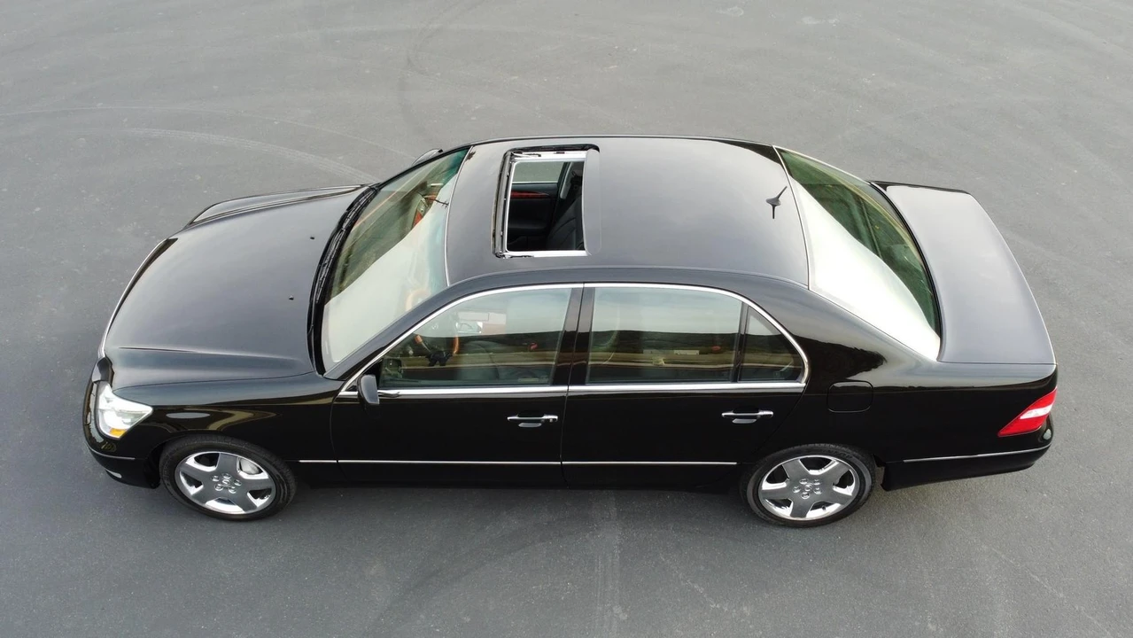 2005 Lexus LS 3rd Gen - Image 29 of 31