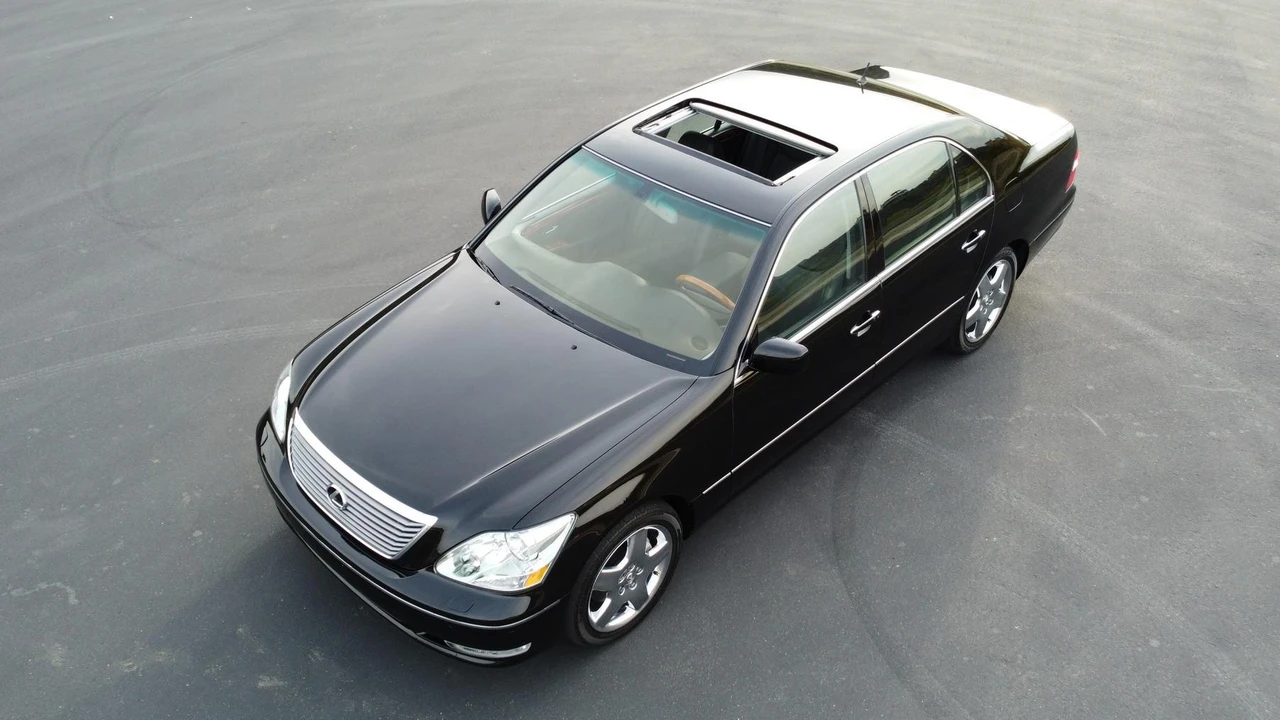 2005 Lexus LS 3rd Gen - Image 28 of 31