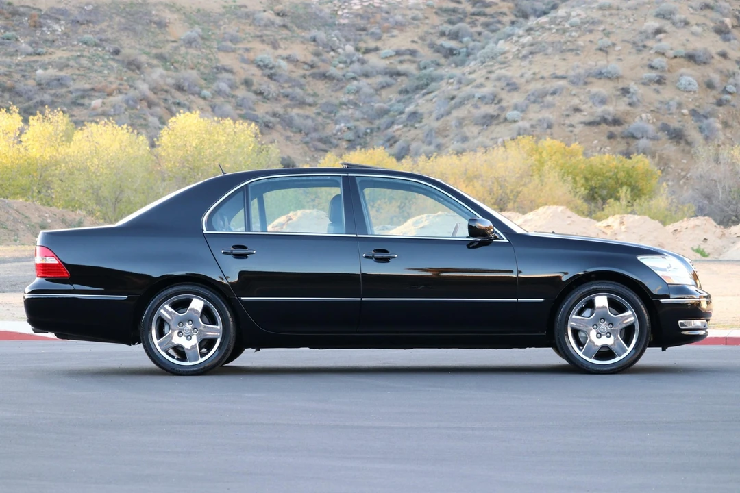 2005 Lexus LS 3rd Gen - Image 16 of 31