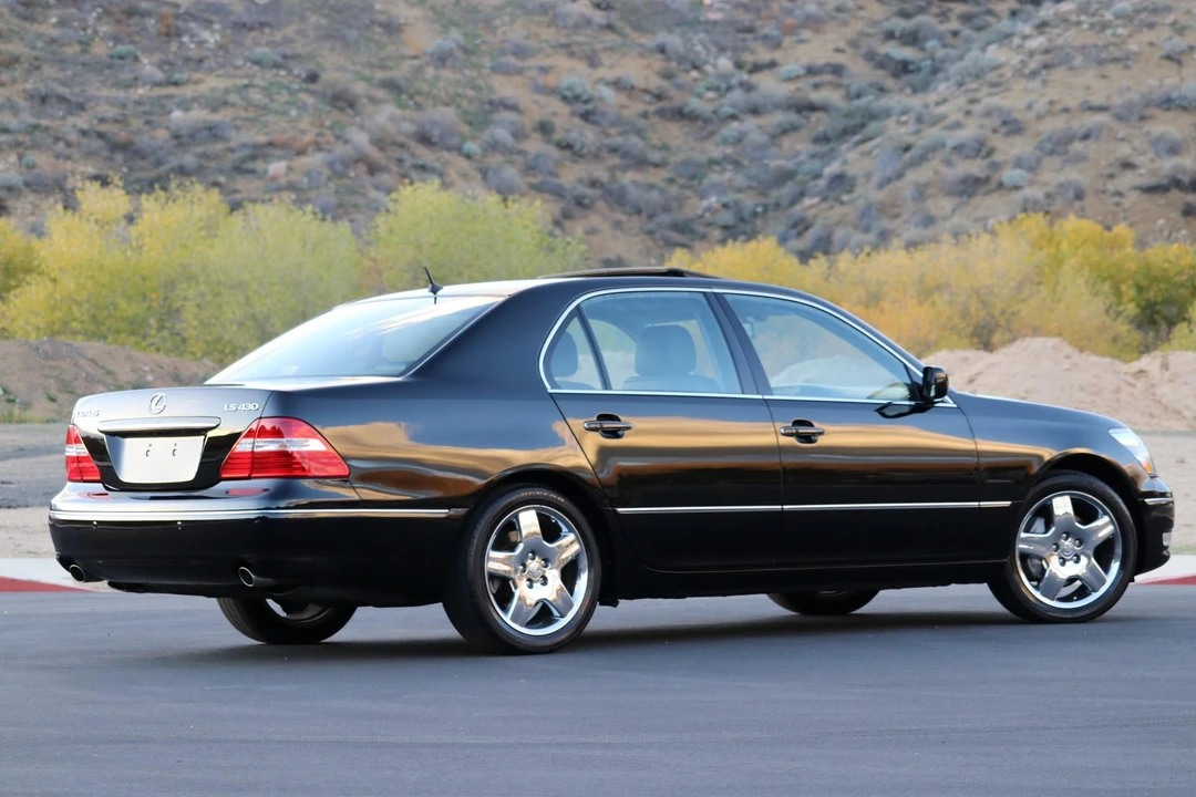 2005 Lexus LS 3rd Gen - Image 15 of 31