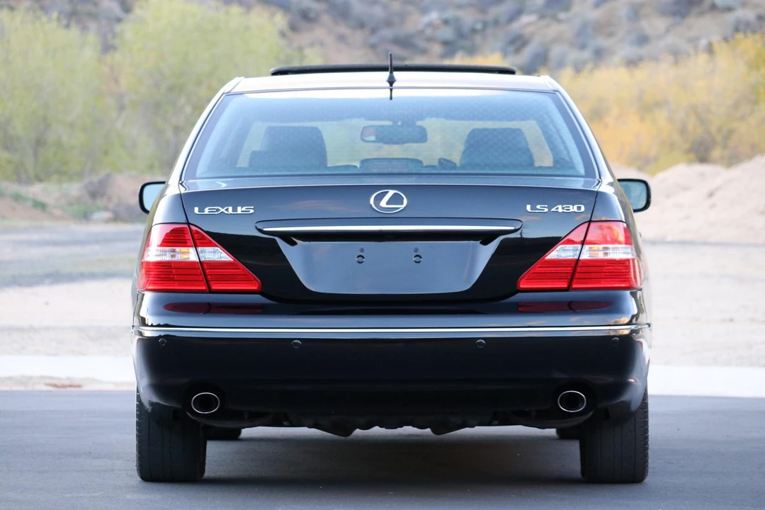2005 Lexus LS 3rd Gen - Image 9 of 31