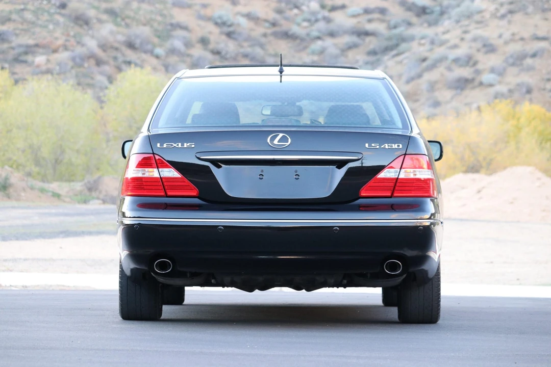 2005 Lexus LS 3rd Gen - Image 10 of 31