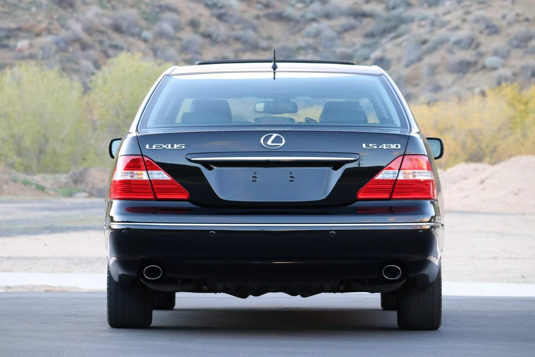 2005 Lexus LS 3rd Gen - Image 11 of 31