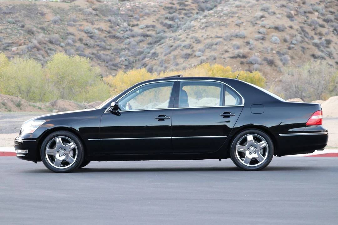2005 Lexus LS 3rd Gen - Image 5 of 31