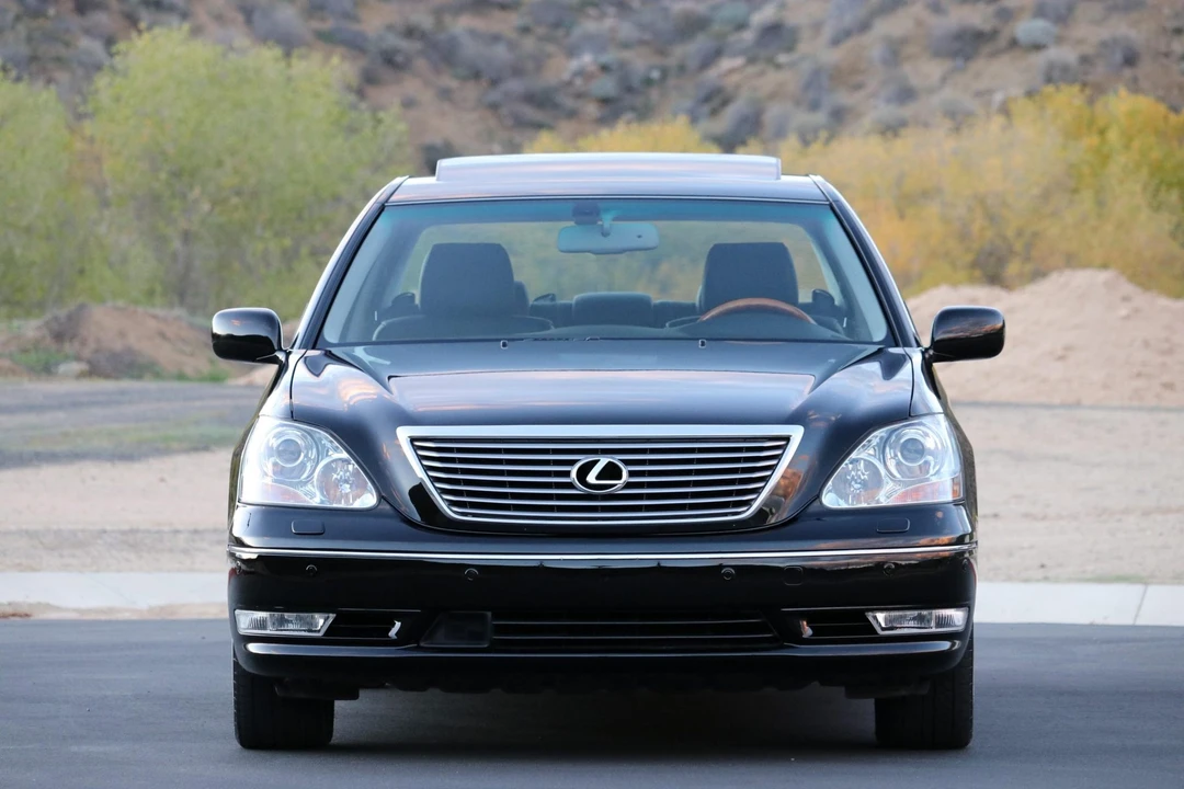 2005 Lexus LS 3rd Gen - Image 24 of 31