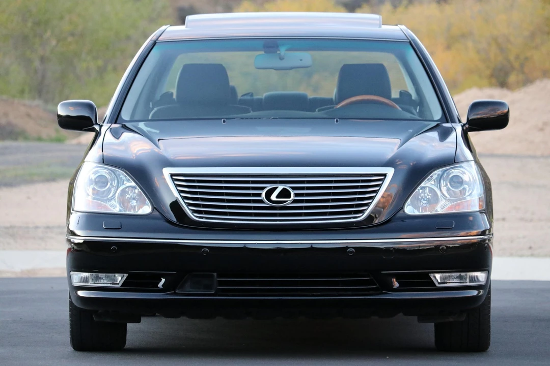 2005 Lexus LS 3rd Gen - Image 25 of 31