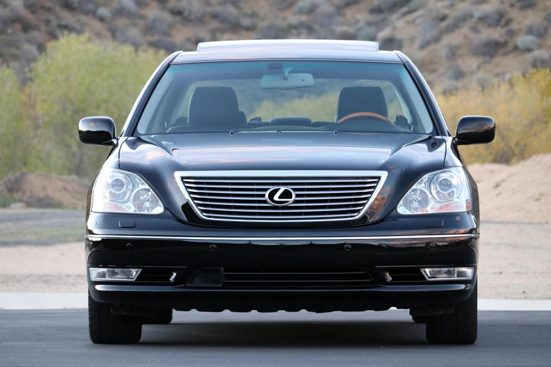 2005 Lexus LS 3rd Gen - Image 23 of 31
