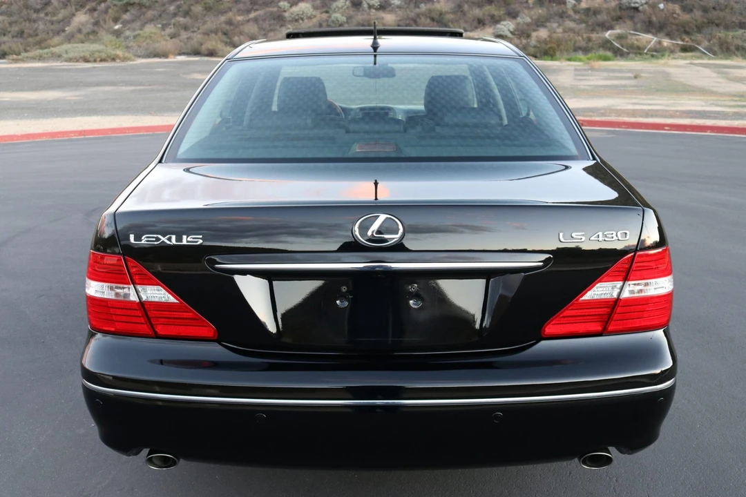 2005 Lexus LS 3rd Gen - Image 12 of 31