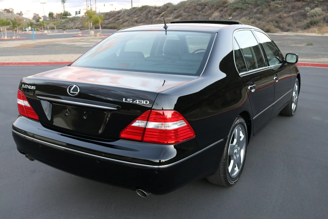 2005 Lexus LS 3rd Gen - Image 14 of 31