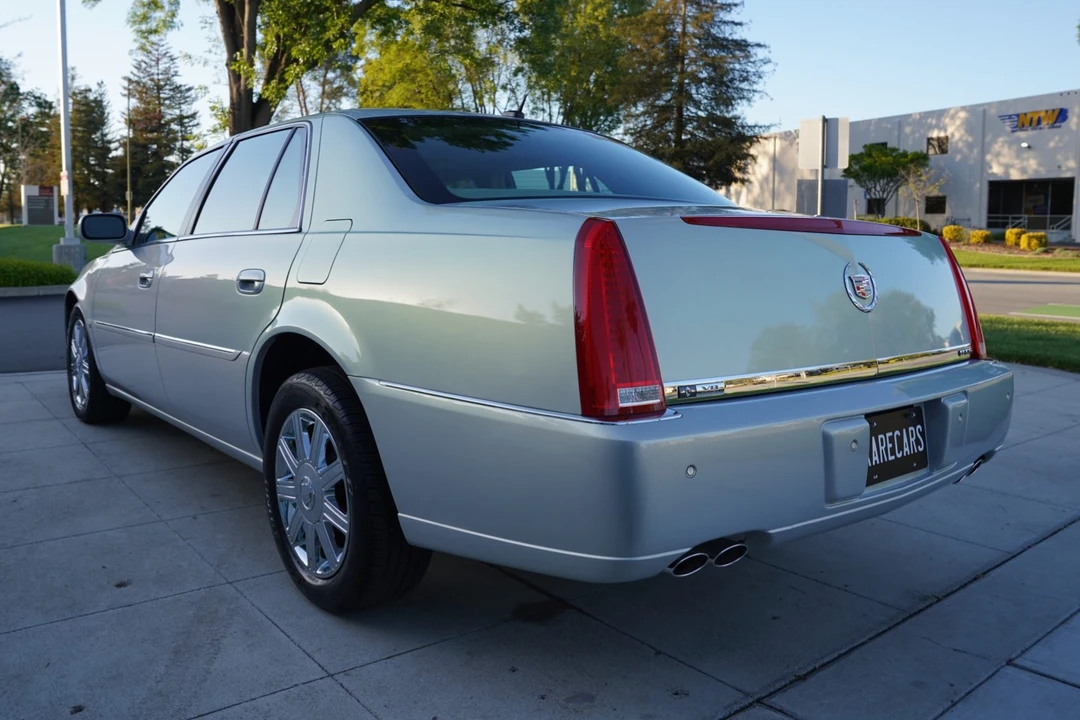 2006 Cadillac DTS - Image 9 of 31