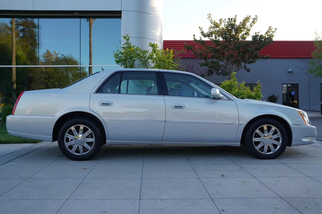 2006 Cadillac DTS - Image 16 of 31
