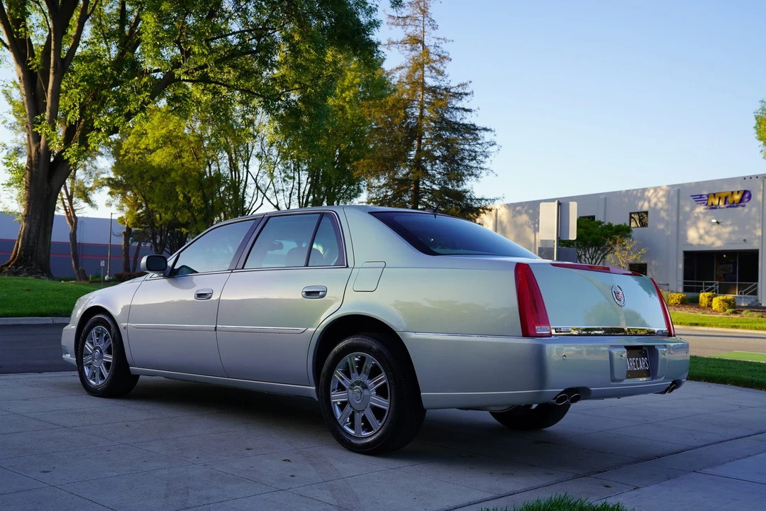 2006 Cadillac DTS - Image 8 of 31