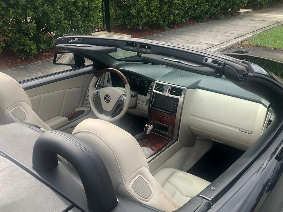 2006 Cadillac XLR - Image 25 of 31