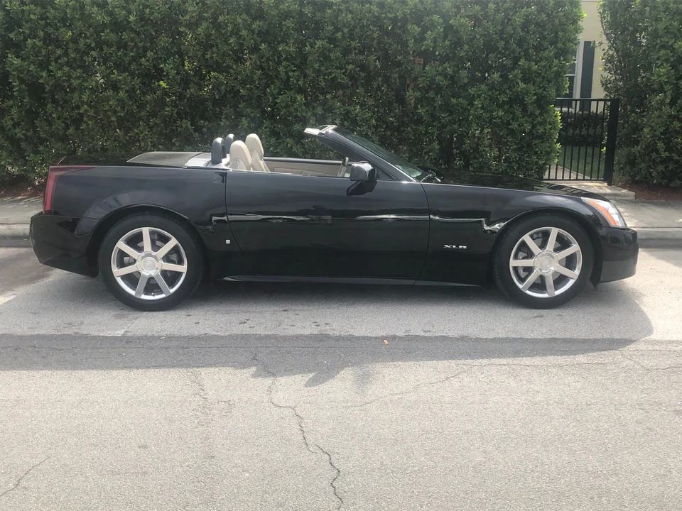 2006 Cadillac XLR - Image 16 of 31