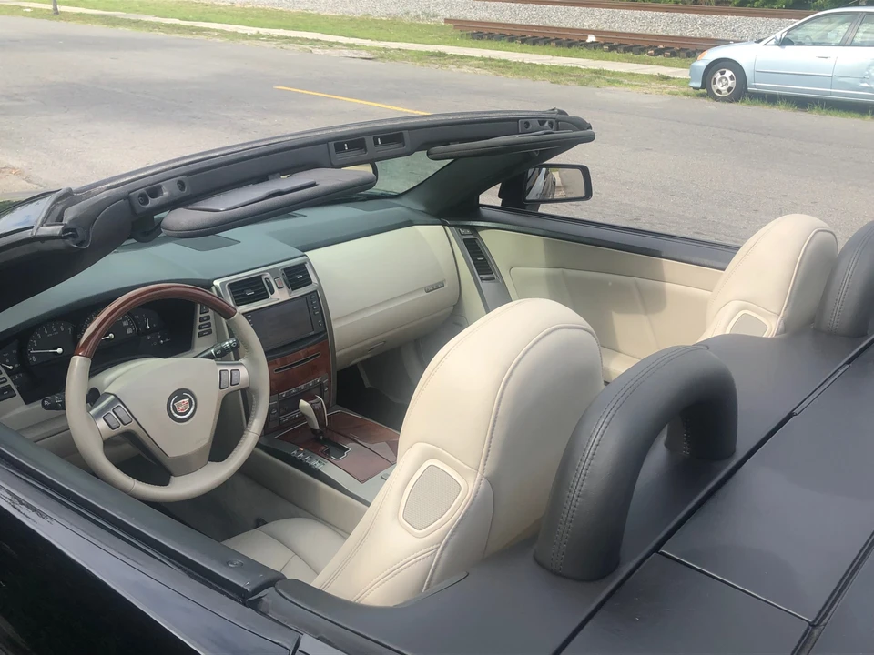 2006 Cadillac XLR - Image 24 of 31