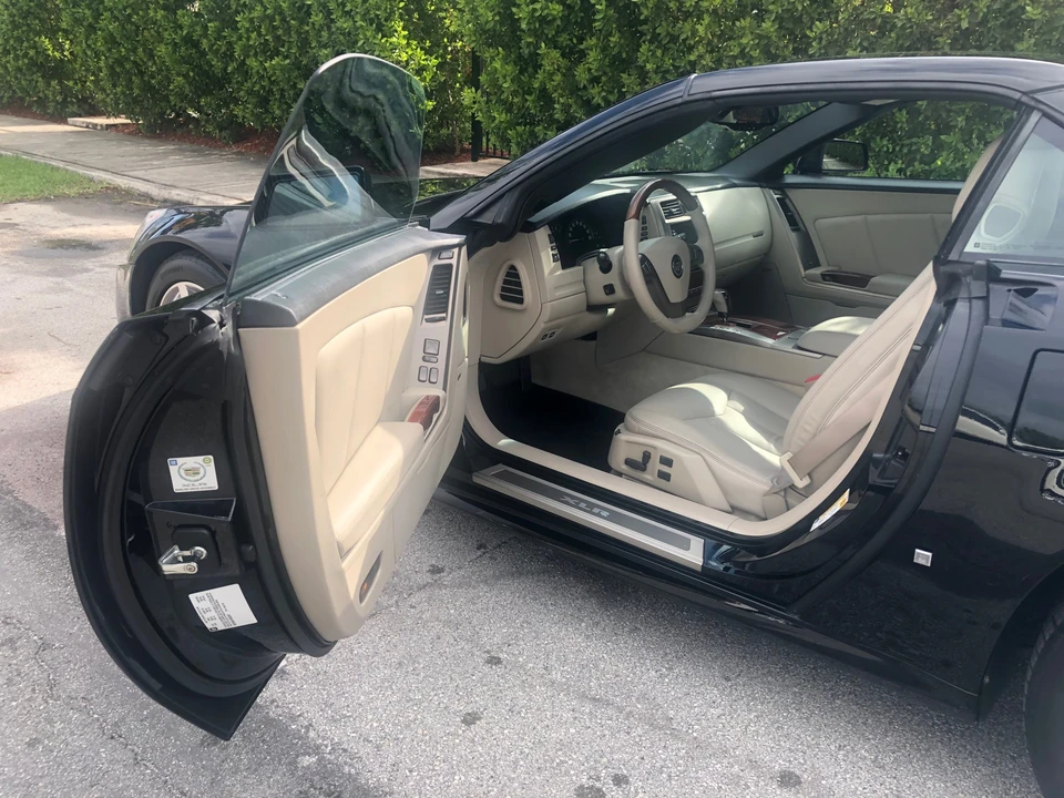 2006 Cadillac XLR - Image 23 of 31
