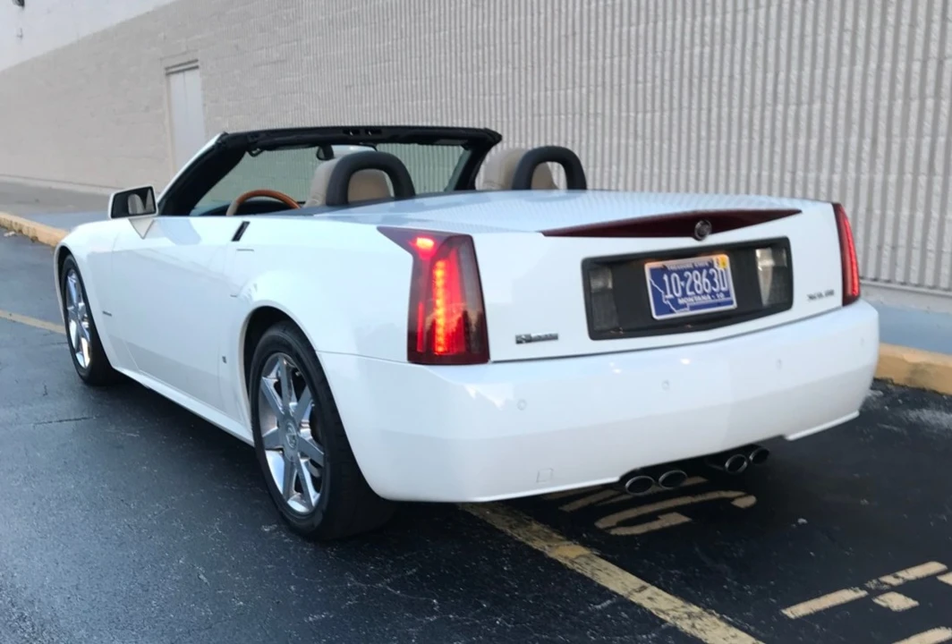 2008 Cadillac XLR - Image 8 of 31