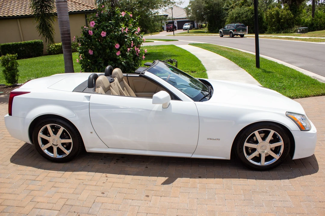 2008 Cadillac XLR - Image 5 of 31