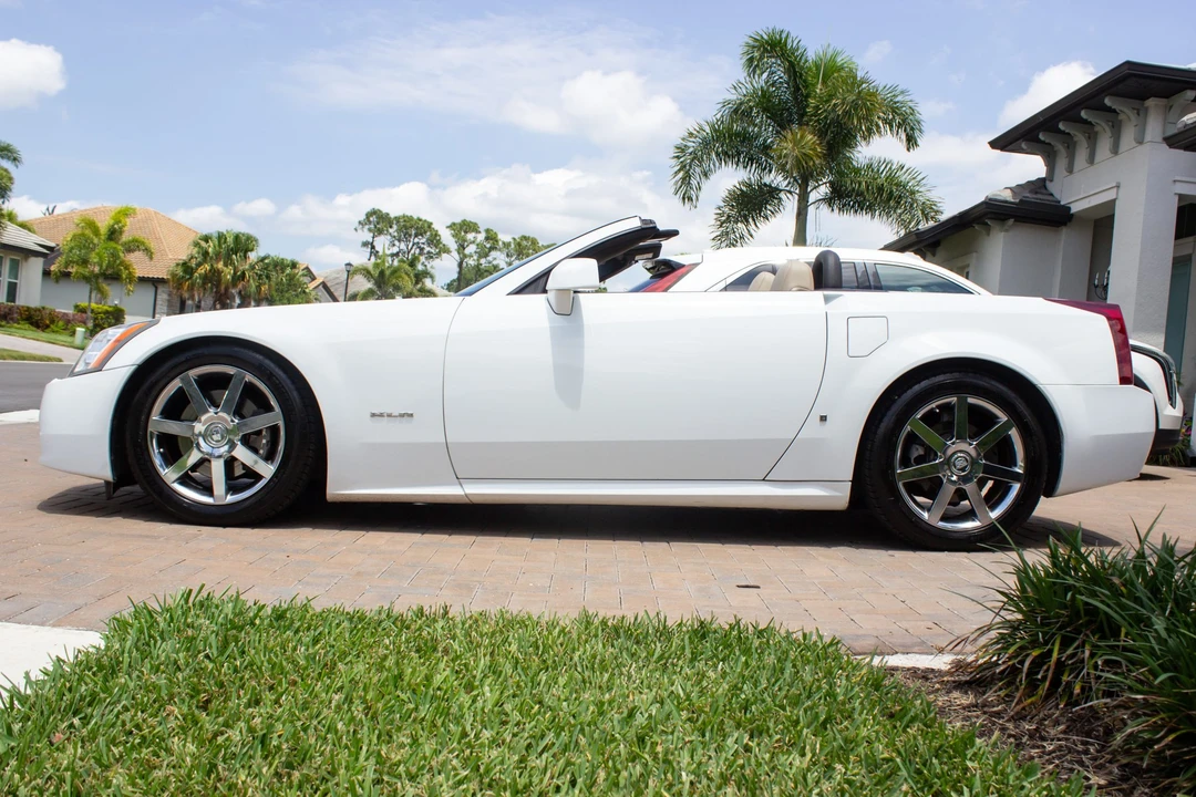 2008 Cadillac XLR - Image 9 of 31