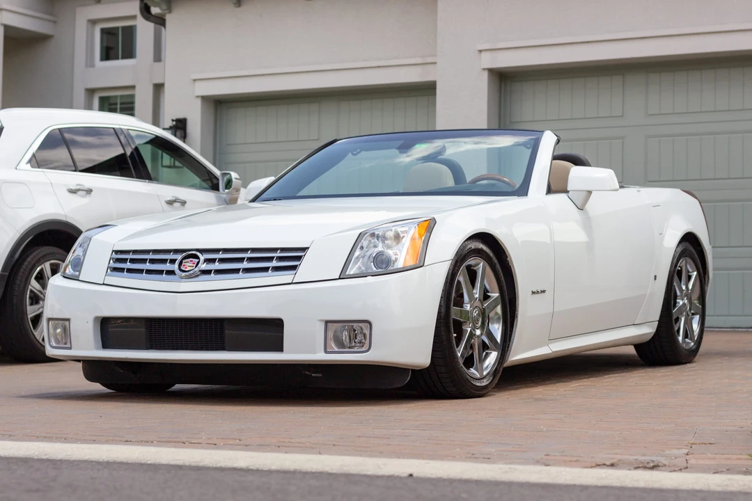 2008 Cadillac XLR - Image 2 of 31