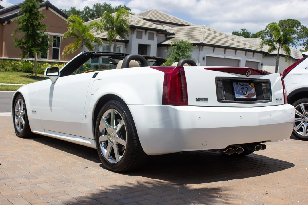 2008 Cadillac XLR - Image 8 of 31