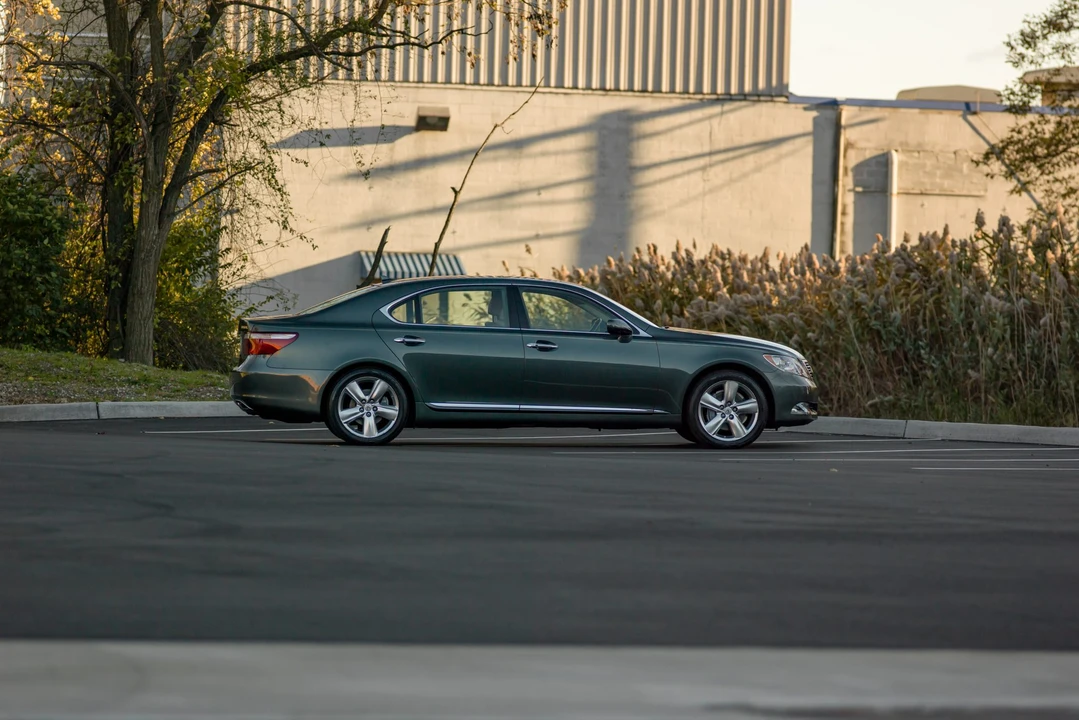 2008 Lexus LS 4th Gen - Image 17 of 31