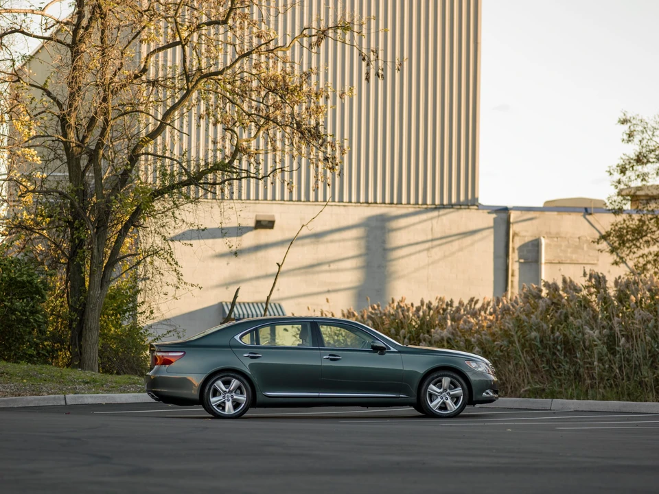 2008 Lexus LS 4th Gen - Image 18 of 31