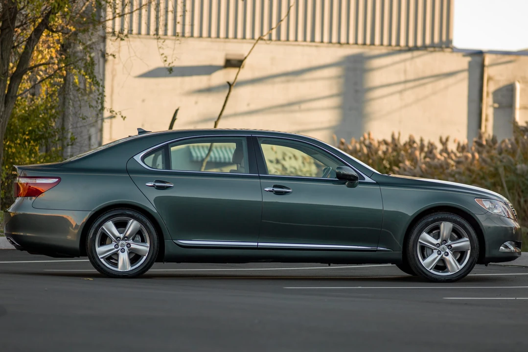 2008 Lexus LS 4th Gen - Image 19 of 31