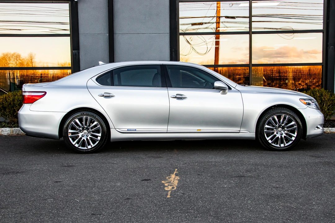 2008 Lexus LS 4th Gen - Image 11 of 31