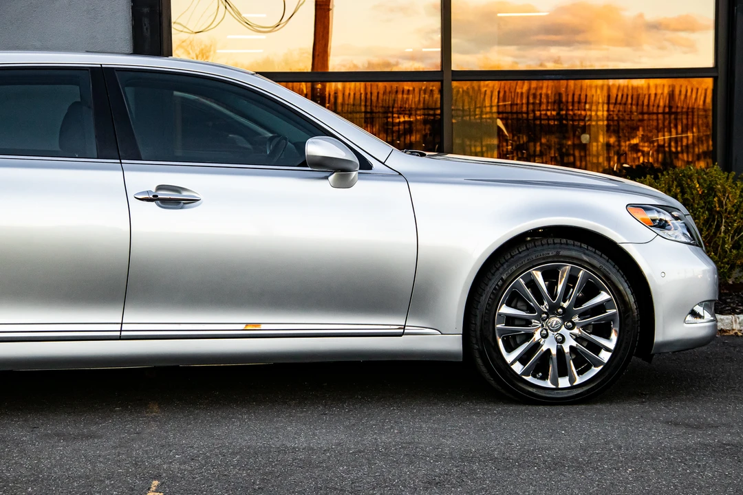 2008 Lexus LS 4th Gen - Image 25 of 31