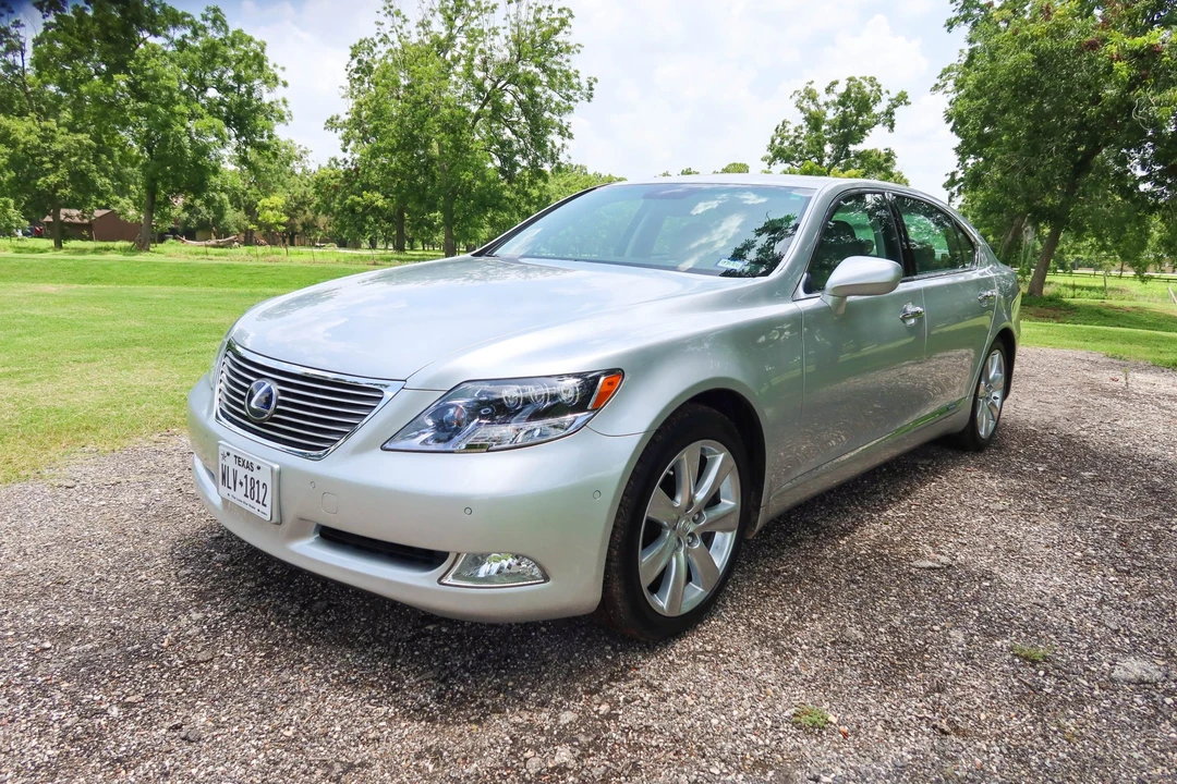 2008 Lexus LS 4th Gen - Image 2 of 31