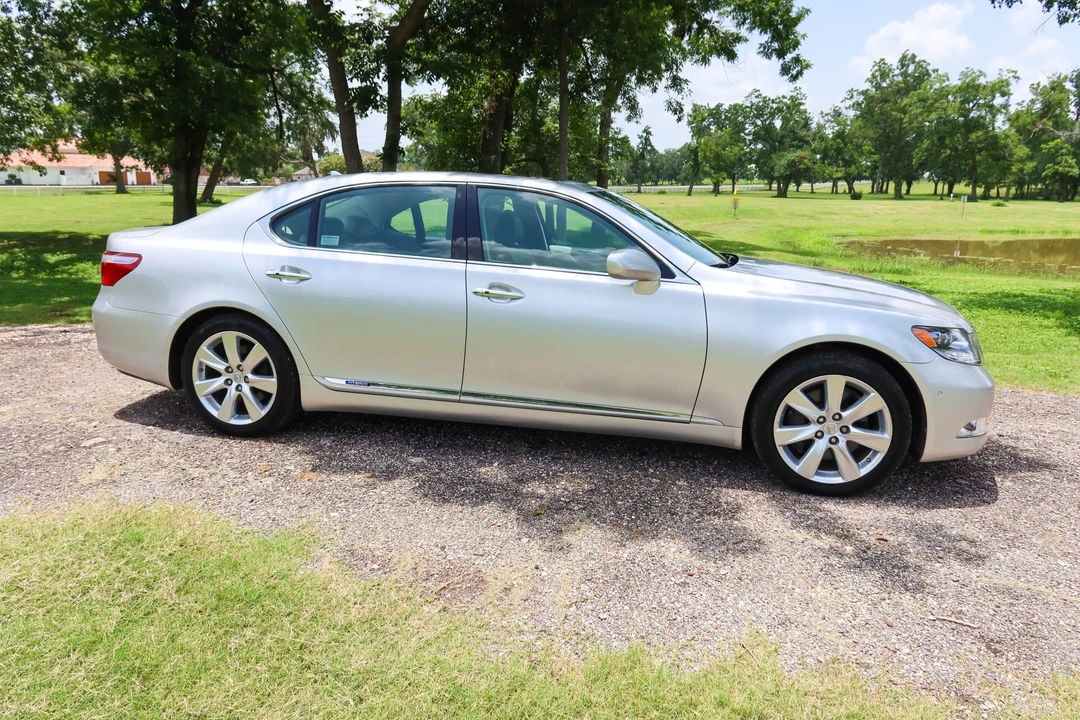 2008 Lexus LS 4th Gen - Image 18 of 31