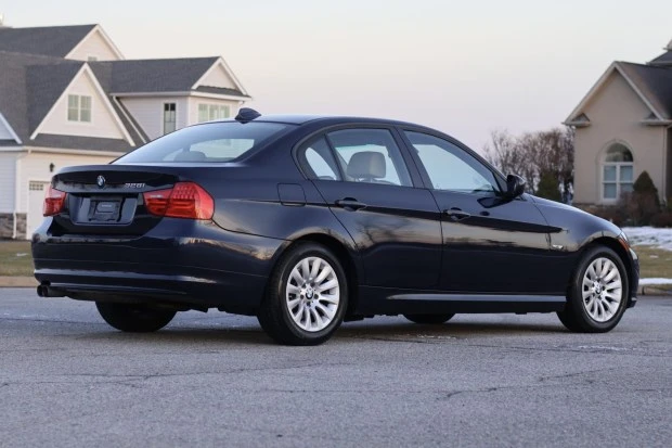 2009 BMW E90 3 Series Sedan - Image 2 of 7