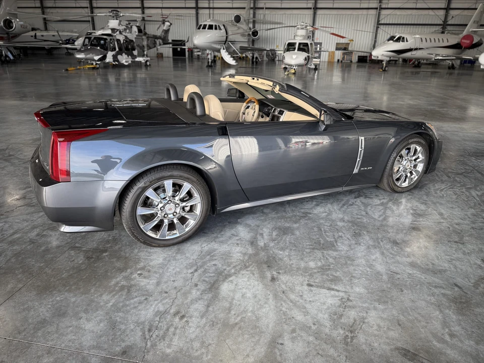 2009 Cadillac XLR - Image 10 of 31