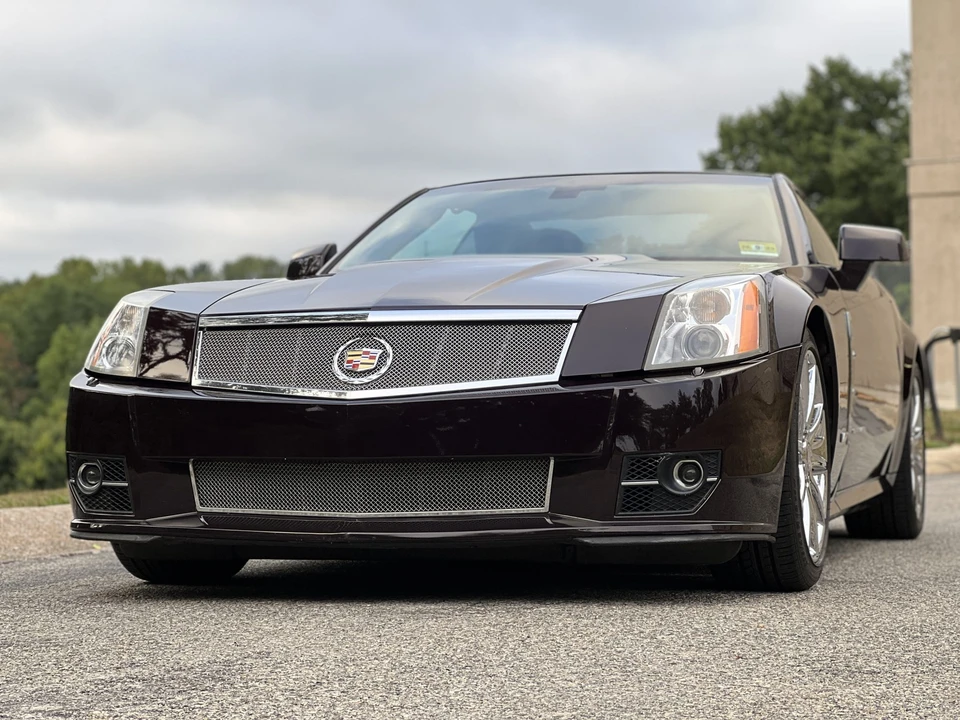 2009 Cadillac XLR-V - Image 2 of 31