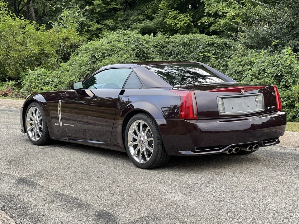 2009 Cadillac XLR-V - Image 15 of 31