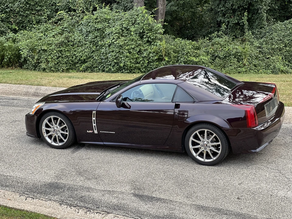 2009 Cadillac XLR-V - Image 13 of 31