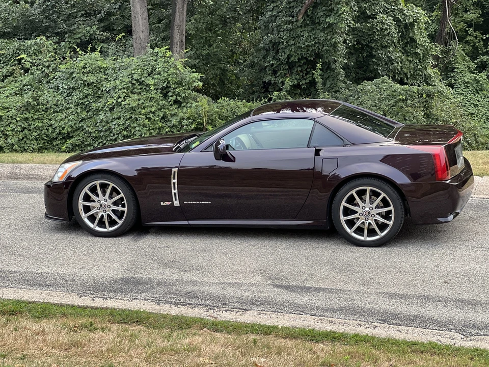 2009 Cadillac XLR-V - Image 12 of 31