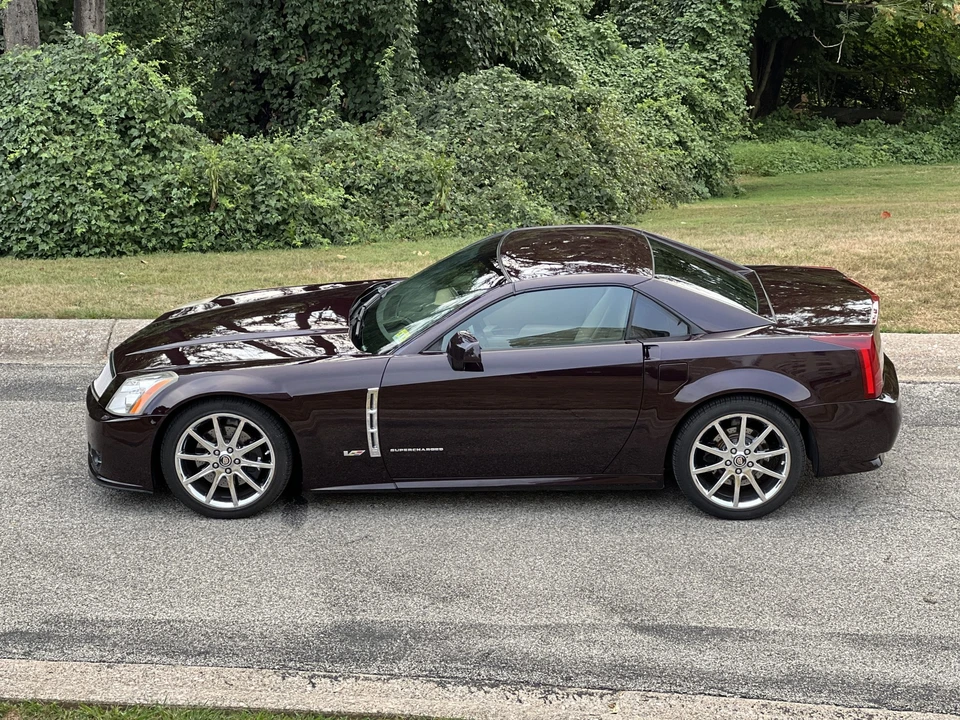 2009 Cadillac XLR-V - Image 11 of 31
