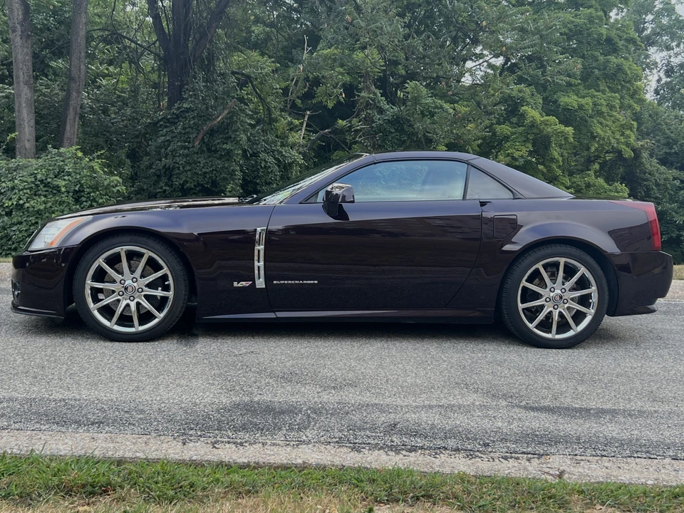 2009 Cadillac XLR-V - Image 9 of 31