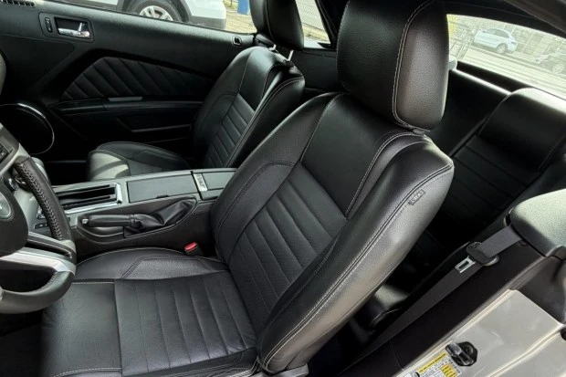 2010 Ford S197 Mustang - Image 4 of 6