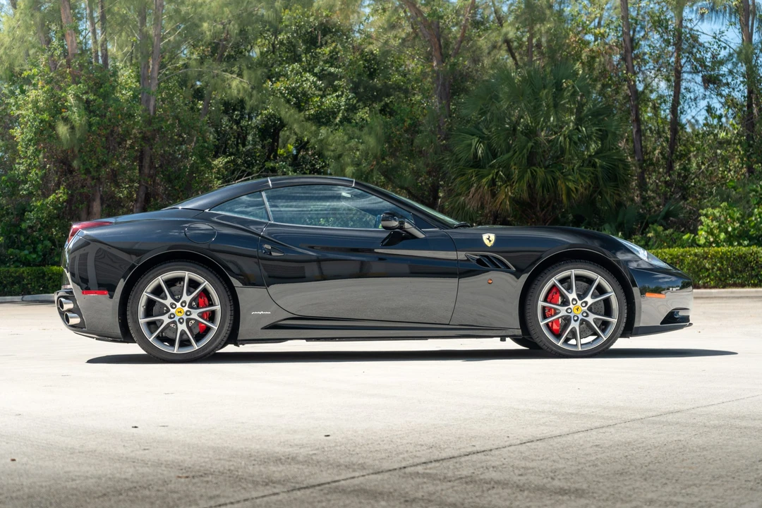 2011 Ferrari California - Image 17 of 31