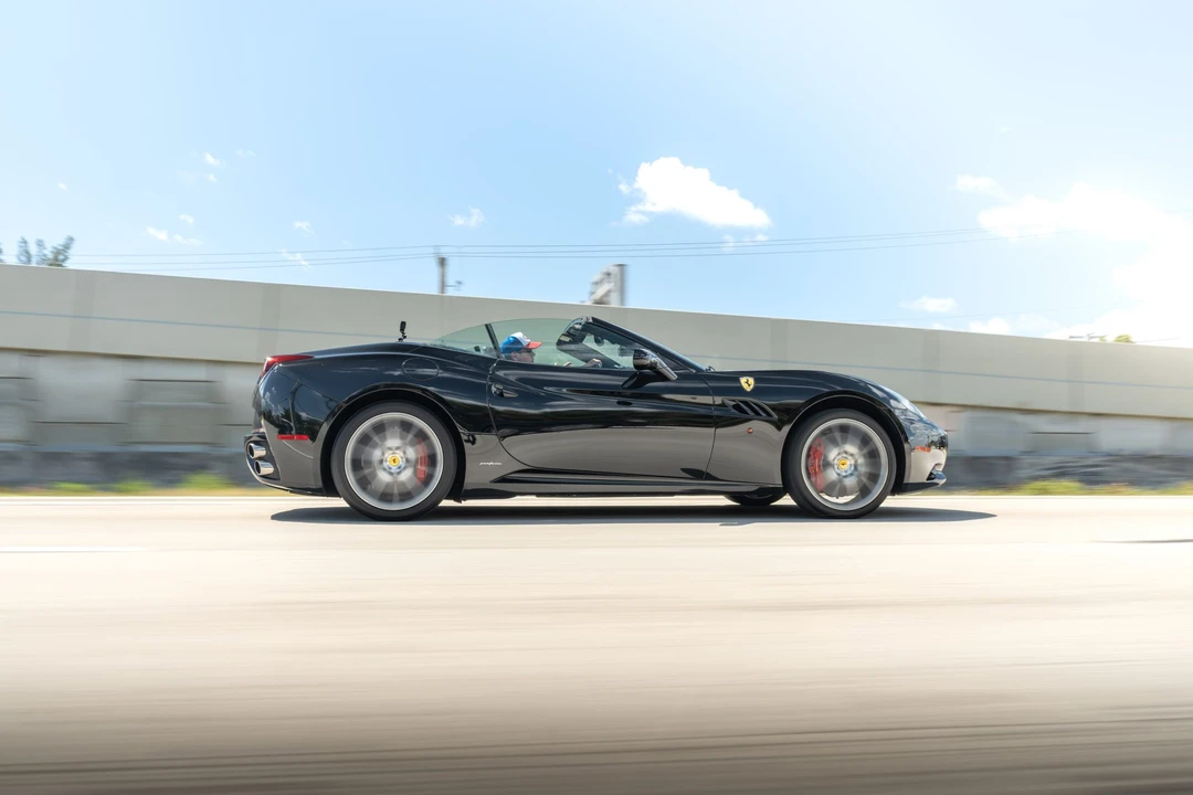 2011 Ferrari California - Image 8 of 31