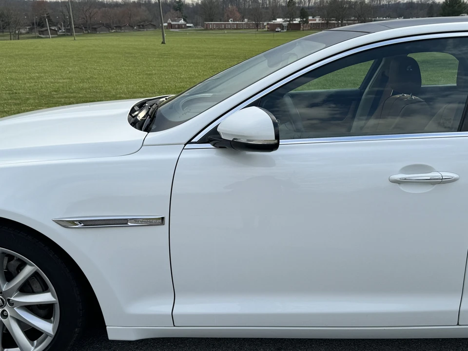 2011 Jaguar X351 XJ - Image 25 of 31