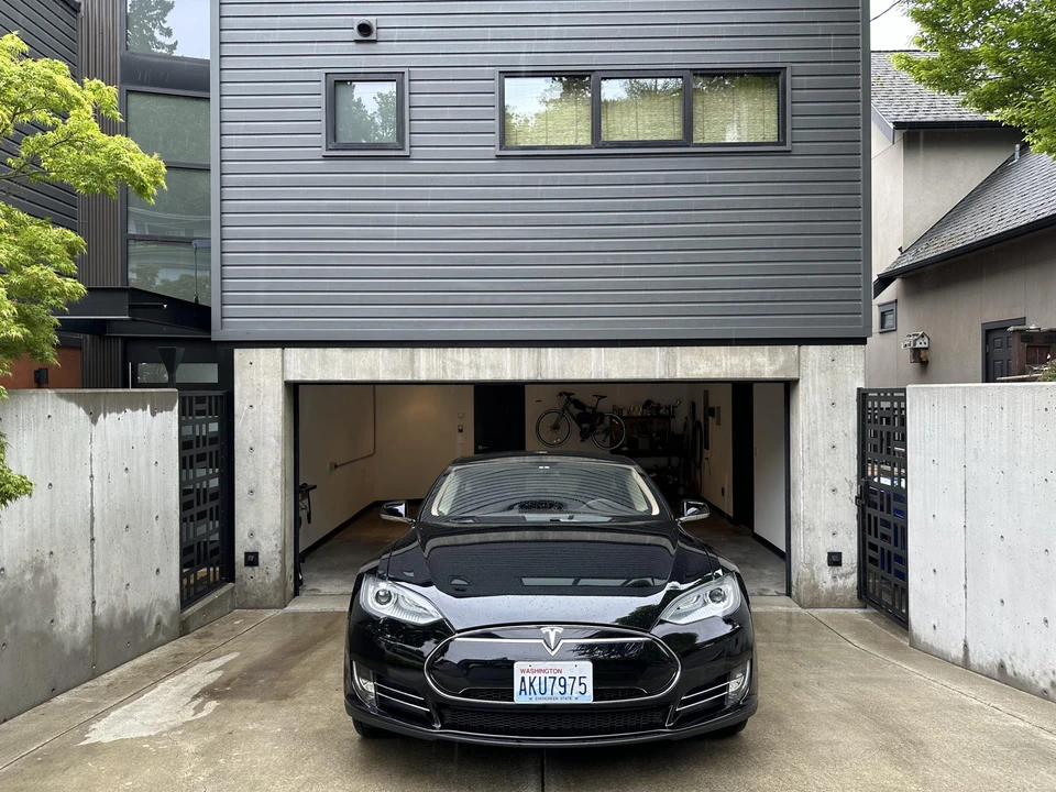 2013 Tesla Model S - Image 16 of 31